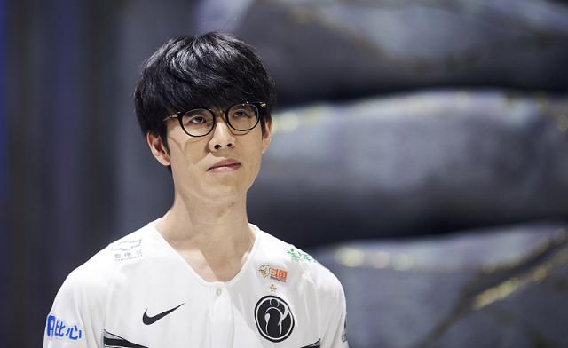 陈伟志熬过手眼膝伤 球员生涯谢幕感性谢天上父亲